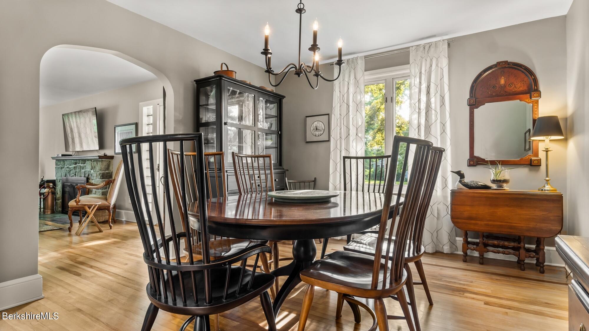 171 Holmes Road Pittsfield, MA 01201 - Photo 17 of 33 Dining Room