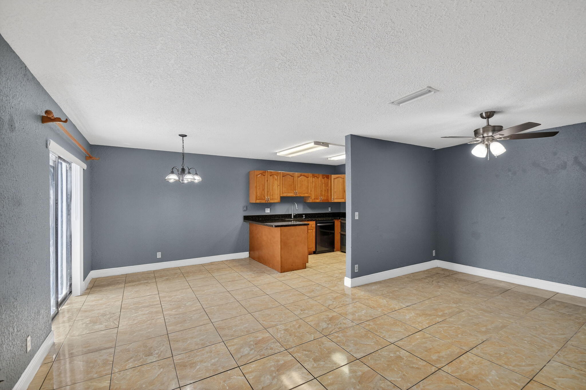 320 Woodland Road Palm Springs, FL 33461 - Photo 7 of 49 8-web-or-mls-DSC_4785