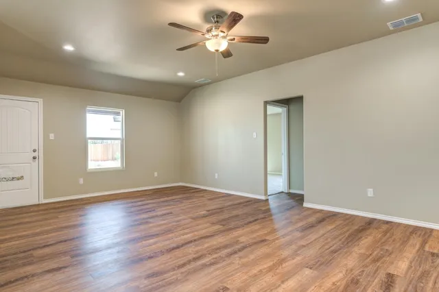 $185,900 | 930 East Municipal Drive, Lubbock, TX 79403