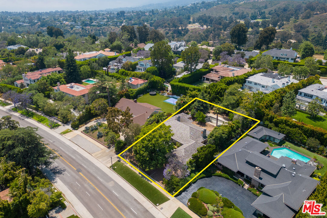 13657 Sunset Boulevard Pacific Palisades, CA 90272 - Photo 10 of 10 an aerial view of multiple houses with yard