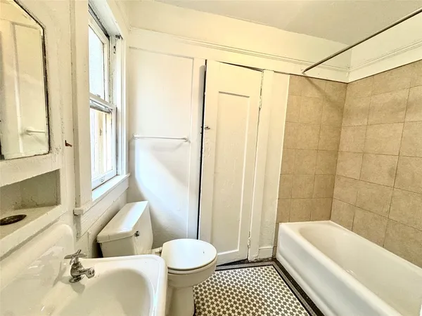 $1,100 | 1711 West Main Street, Unit 2, Houston, TX 77098