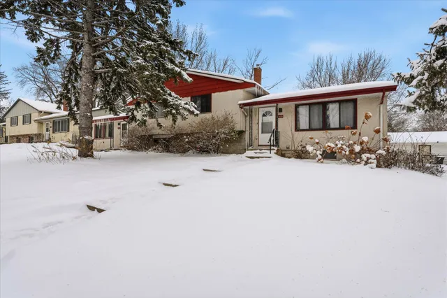 $475,000 | 1574 Pacific Street, St. Paul, MN 55106