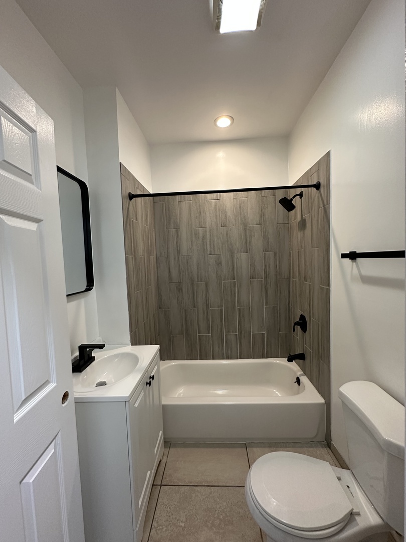 8226 South Brandon Avenue, Unit 1F Chicago, IL 60617 - Photo 3 of 11