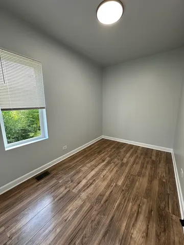 $1,450 | 8226 South Brandon Avenue, Unit 1F, Chicago, IL 60617