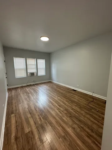 $1,450 | 8226 South Brandon Avenue, Unit 1F, Chicago, IL 60617