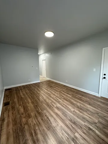 $1,450 | 8226 South Brandon Avenue, Unit 1F, Chicago, IL 60617