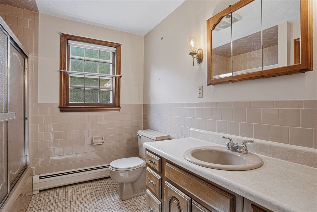 44 Tomlinson Road Attleboro, MA 02703 - Photo 13 of 35