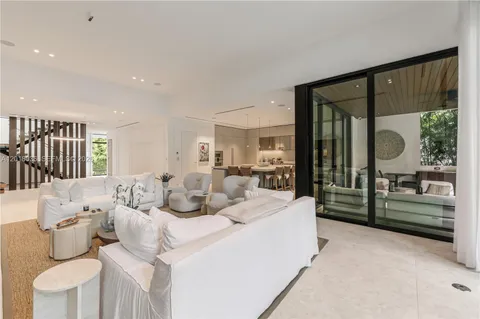 $6,575,000 | 1092 North Venetian Drive, Miami, FL 33139