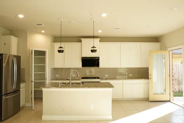 $2,500 | 11215 Pavonia Creek Court, Richmond, TX 77406