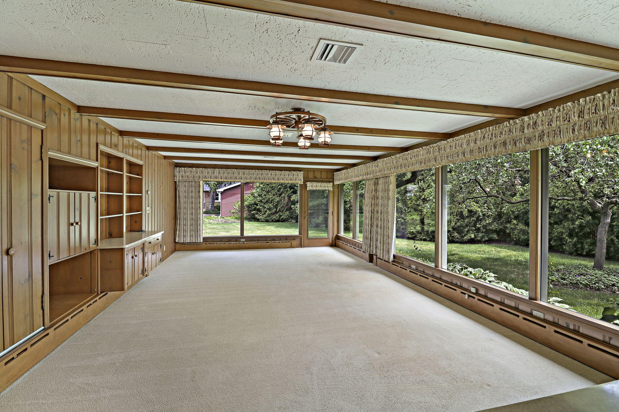 2116 37th Street Kenosha, WI 53140 - Photo 10 of 30 Family Room