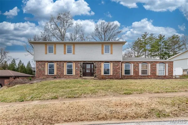 $585,000 | 114 Lea Meadows Drive, Ballwin, MO 63011