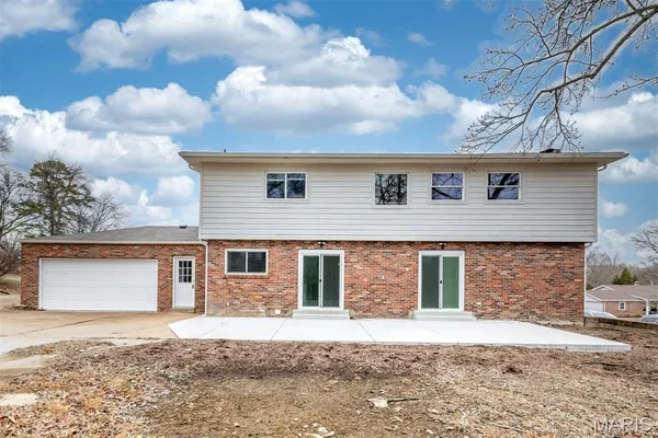 $585,000 | 114 Lea Meadows Drive, Ballwin, MO 63011