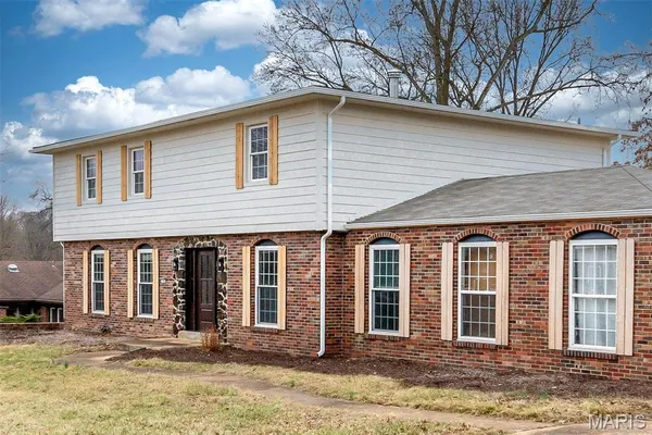 $585,000 | 114 Lea Meadows Drive, Ballwin, MO 63011