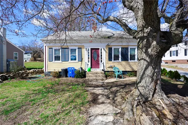 $374,900 | 196 Simmonsville Avenue, Johnston, RI 02919