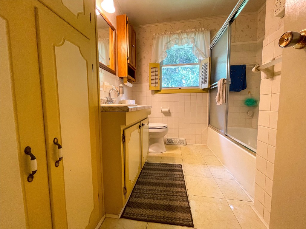 1122 Frost Road Endicott, NY 13760 - Photo 16 of 21 Gallery Image 16