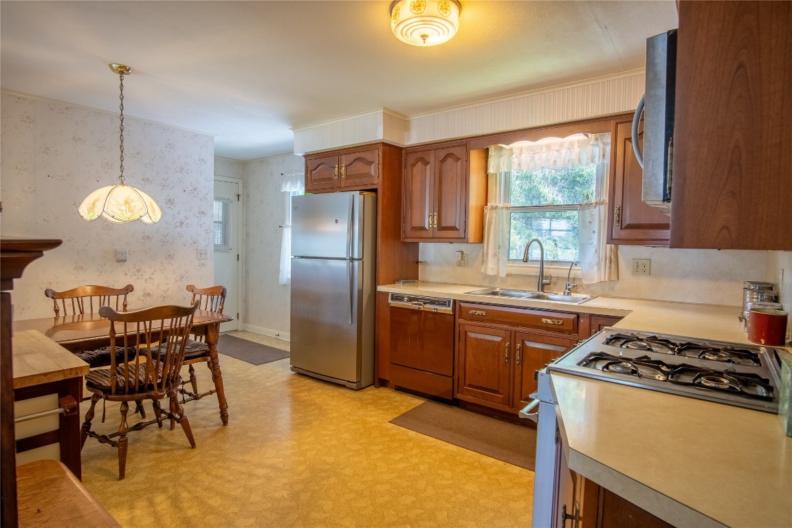 1122 Frost Road Endicott, NY 13760 - Photo 10 of 21 Gallery Image 10