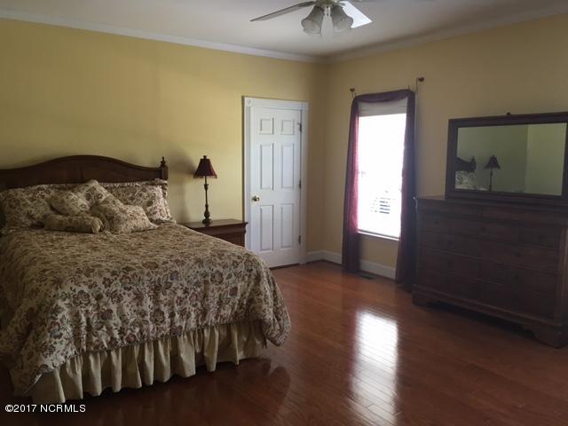 408 Northwood Road Washington, NC 27889 - Photo 13 of 35 Master Bedroom