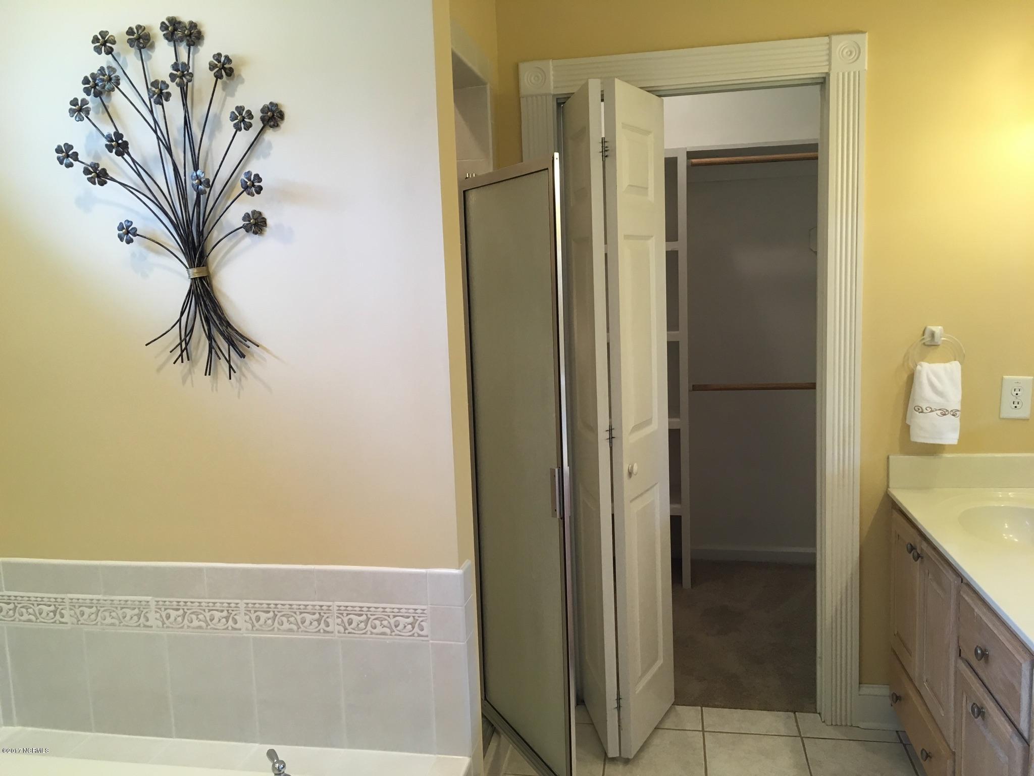 408 Northwood Road Washington, NC 27889 - Photo 18 of 35 Master Bath