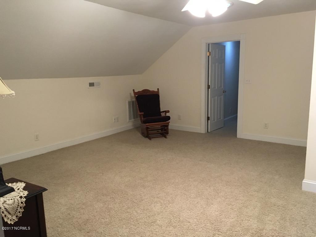 408 Northwood Road Washington, NC 27889 - Photo 23 of 35 Upstairs Bedroom