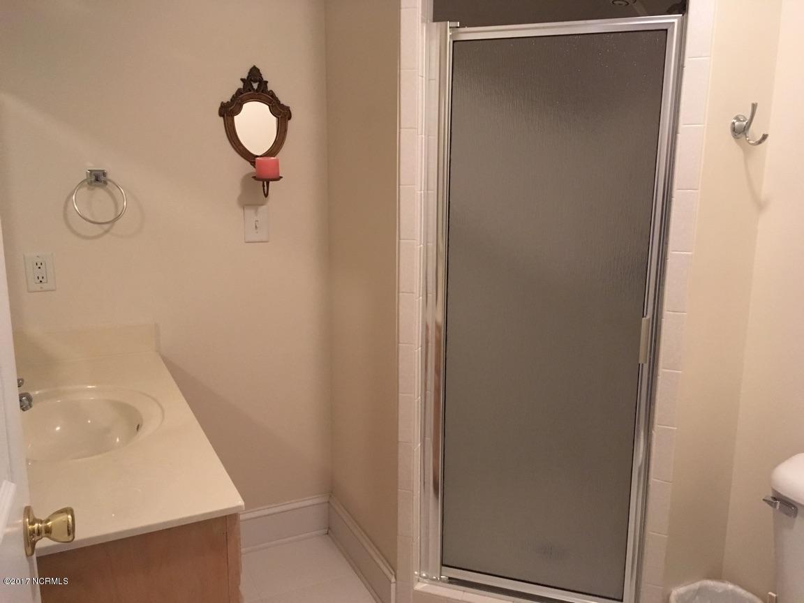 408 Northwood Road Washington, NC 27889 - Photo 24 of 35 Upstairs Bathroom