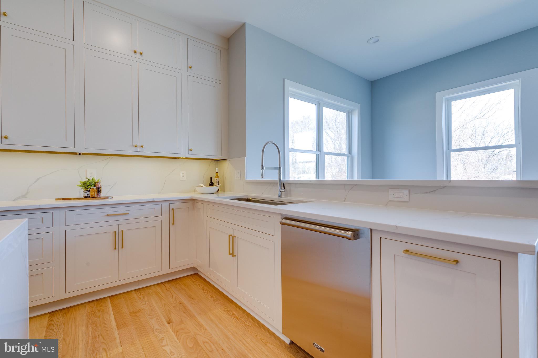 6810 Old Chesterbrook Road McLean, VA 22101 - Photo 21 of 69 KITCHEN