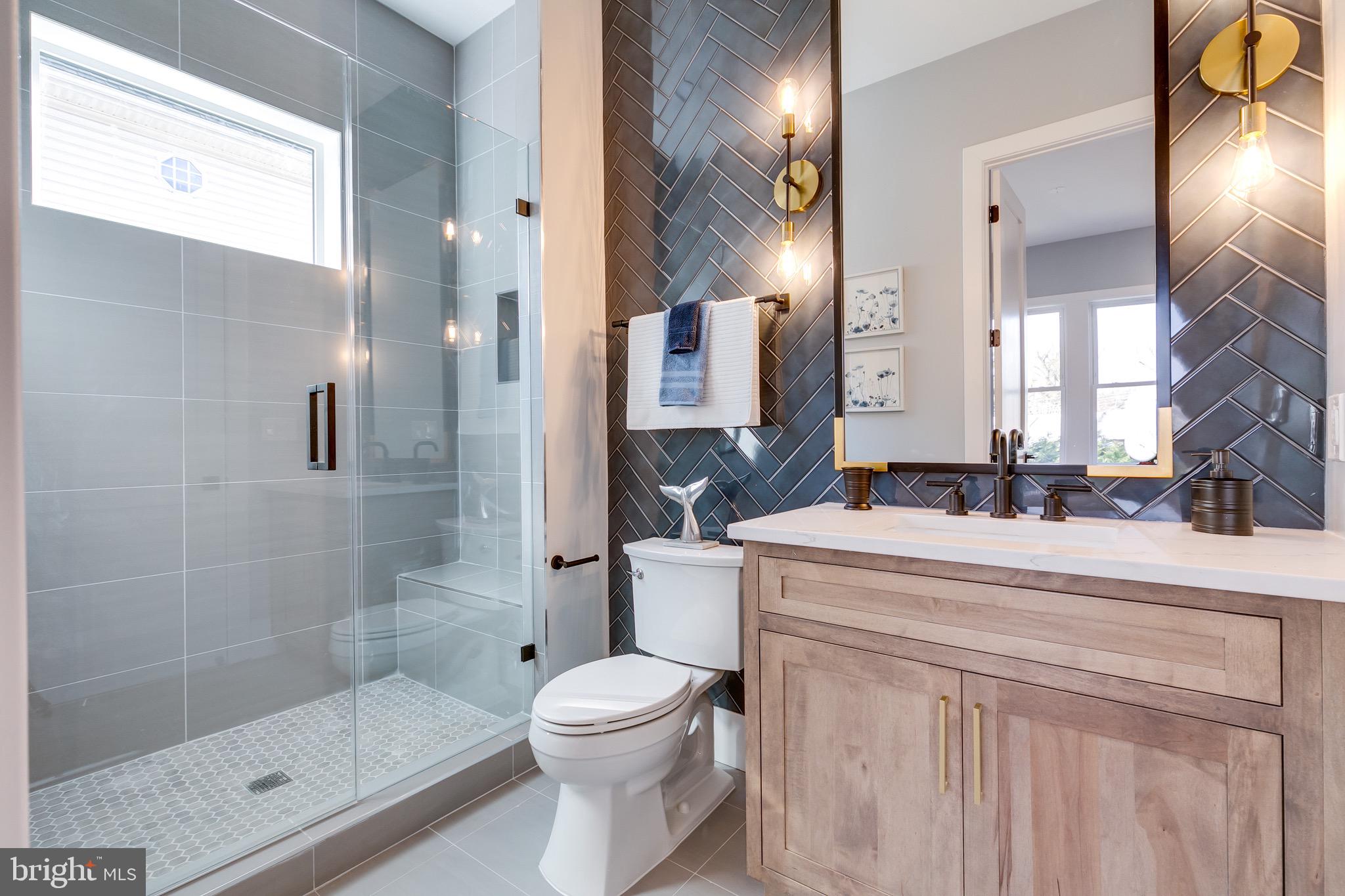 6810 Old Chesterbrook Road McLean, VA 22101 - Photo 27 of 69 FIRST FLOOR BATH