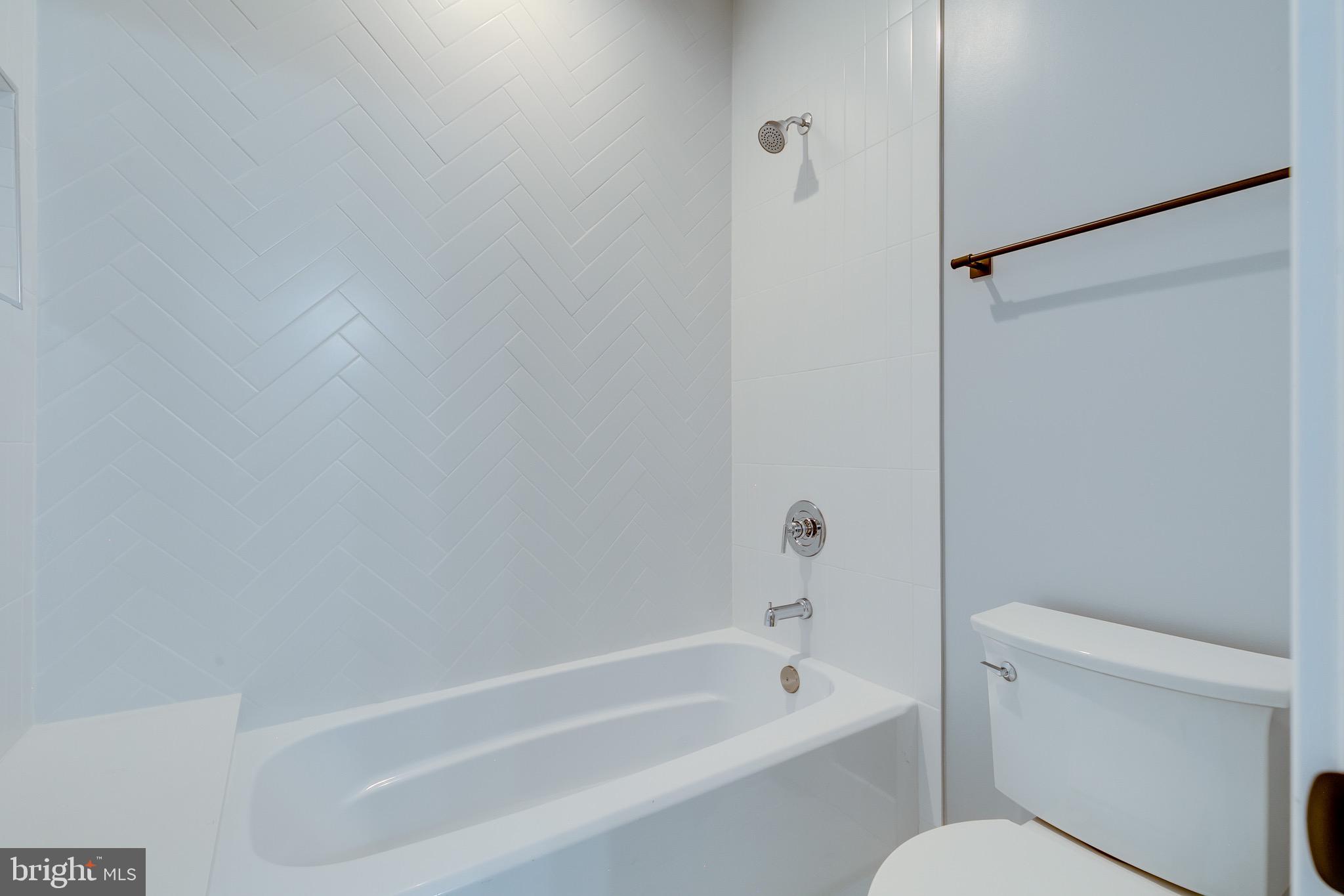 6810 Old Chesterbrook Road McLean, VA 22101 - Photo 51 of 69 JACK AND JILL BATH