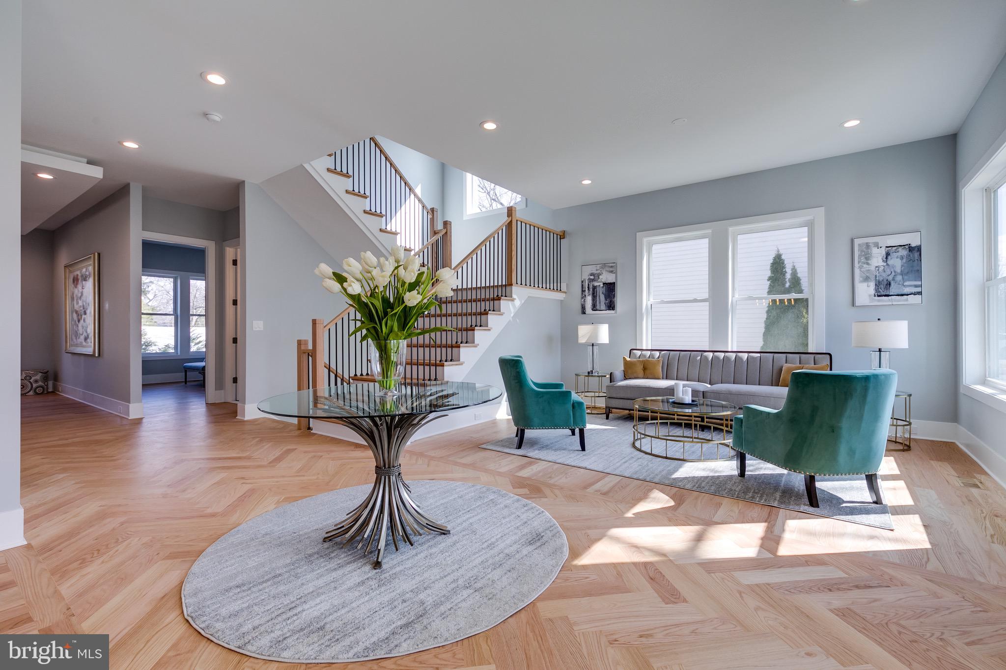 6810 Old Chesterbrook Road McLean, VA 22101 - Photo 10 of 69 ENTRY VIEW