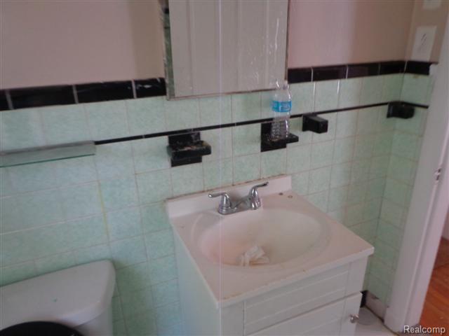 10046 Balfour Road Detroit, MI 48224 - Photo 12 of 15 DSC00680 (Small).jpg