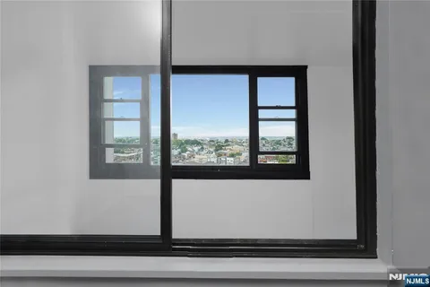 $268,000 | 250 Gorge Road, Unit 21E, Cliffside Park, NJ 07010