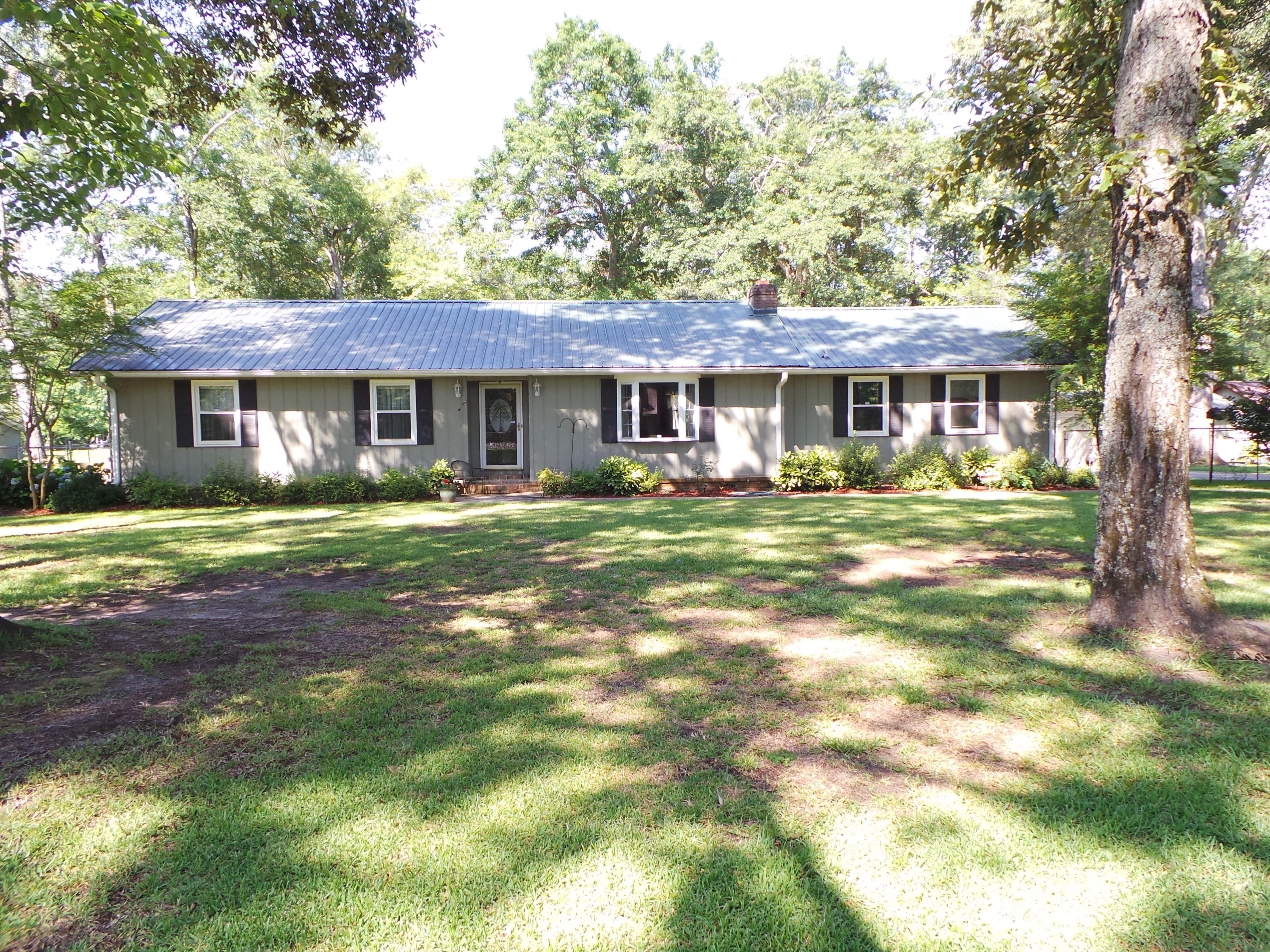 128 Rutledge Drive Eutawville, SC 29048 - Photo 1 of 23 20160625_101154