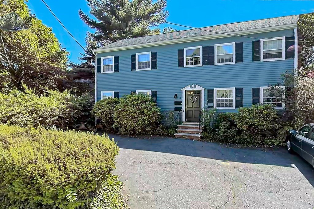10 Lattimer Street, Unit 2 Marblehead, MA 01945 - Photo 1 of 13