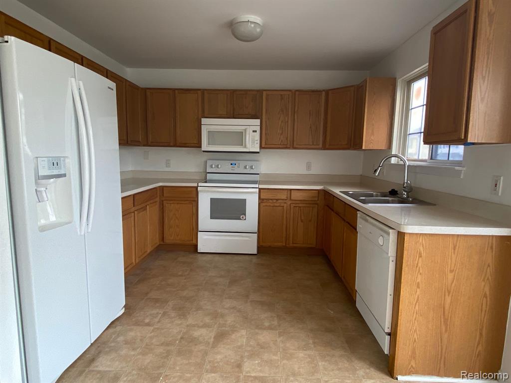 215 Oak Ridge Drive Pontiac, MI 48341 - Photo 11 of 20