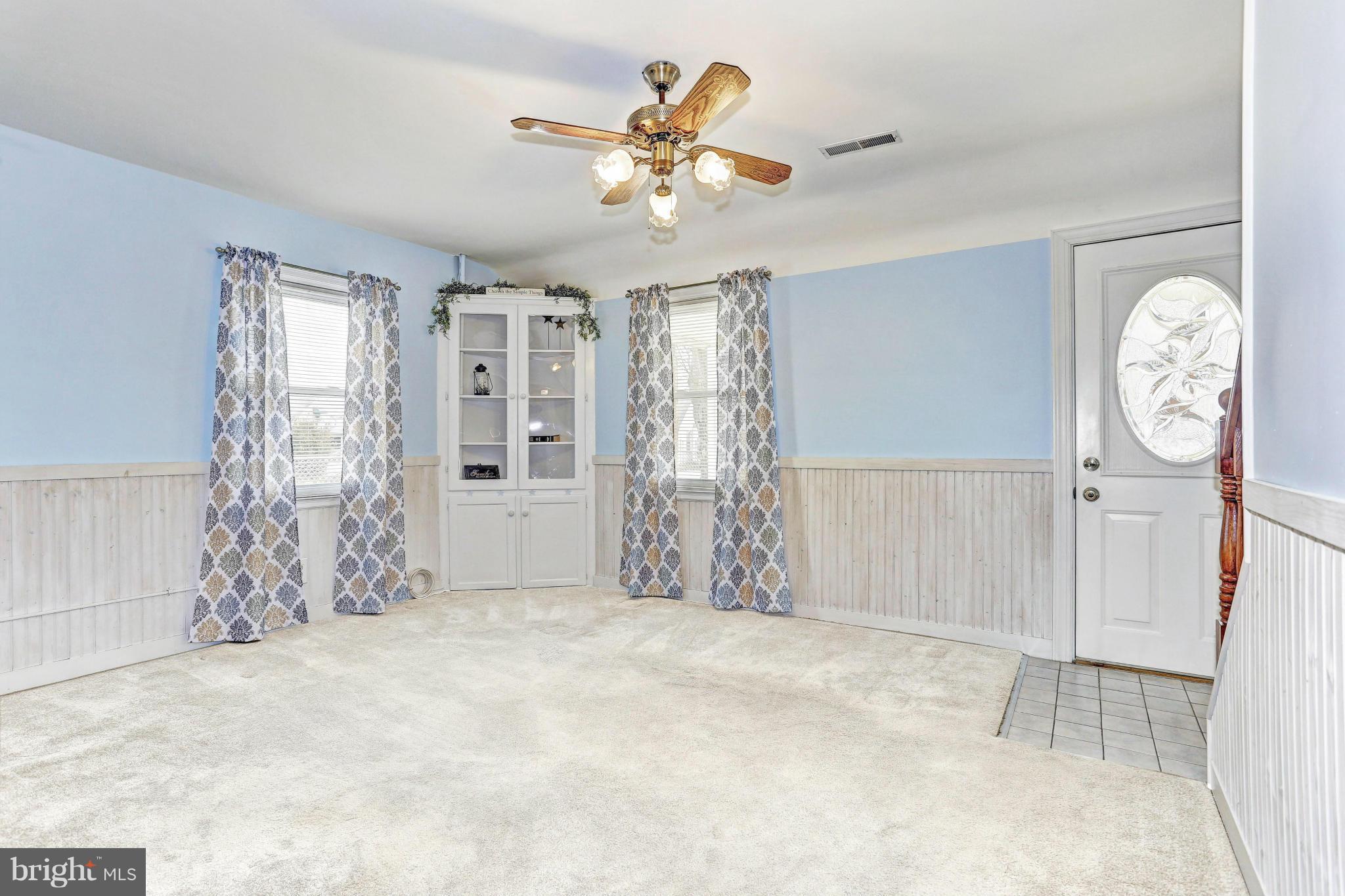 7814 Fairgreen Road Baltimore, MD 21222 - Photo 3 of 18 Living Room