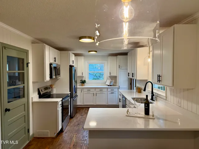 $379,850 | 290 Valley Drive, Bristol, VA 24201