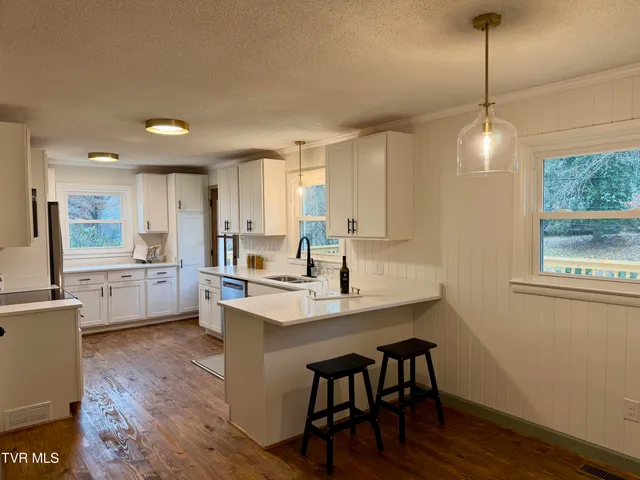 $379,850 | 290 Valley Drive, Bristol, VA 24201