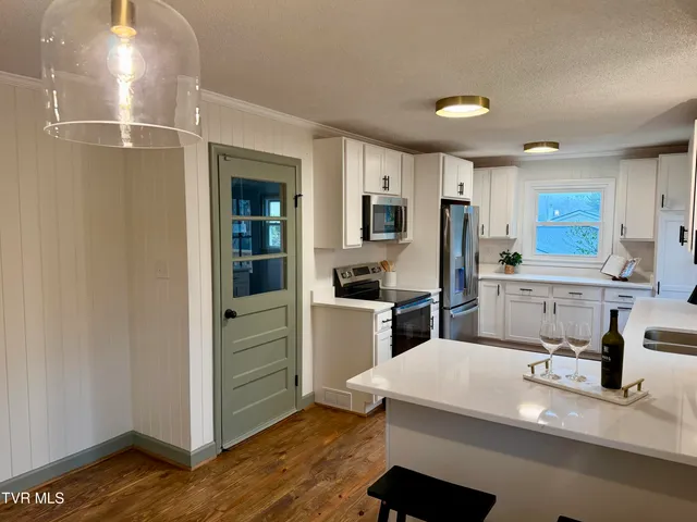 $379,850 | 290 Valley Drive, Bristol, VA 24201