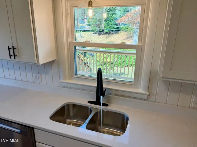 $379,850 | 290 Valley Drive, Bristol, VA 24201