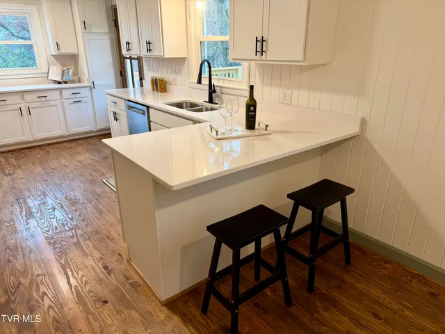 $379,850 | 290 Valley Drive, Bristol, VA 24201