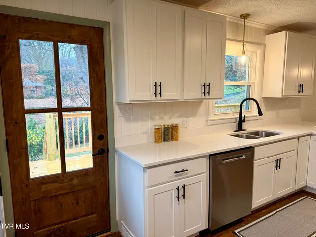 $379,850 | 290 Valley Drive, Bristol, VA 24201