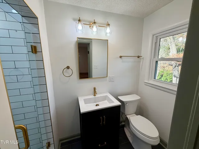 $379,850 | 290 Valley Drive, Bristol, VA 24201