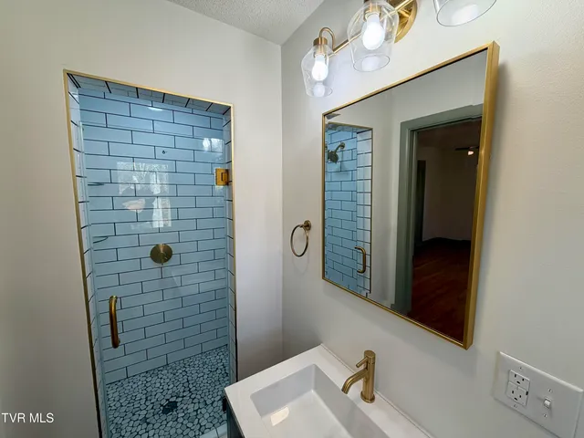 $379,850 | 290 Valley Drive, Bristol, VA 24201