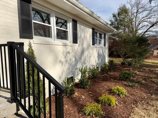 $379,850 | 290 Valley Drive, Bristol, VA 24201