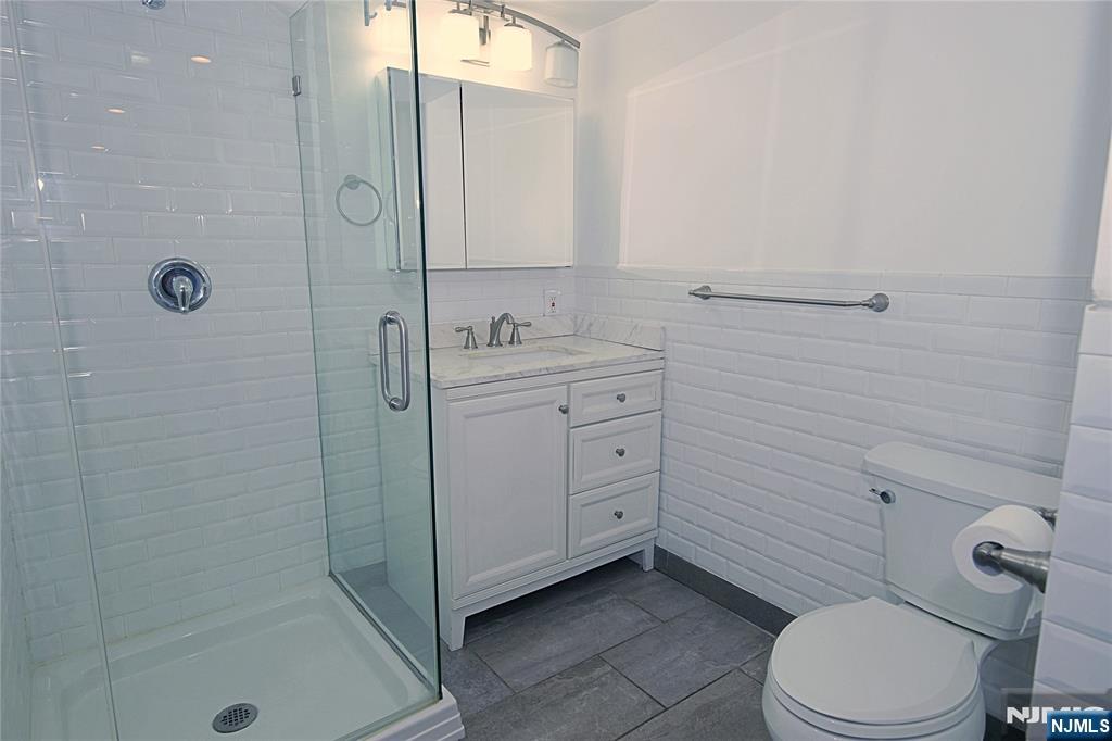 454 Undercliff Avenue Edgewater, NJ 07020 - Photo 7 of 19