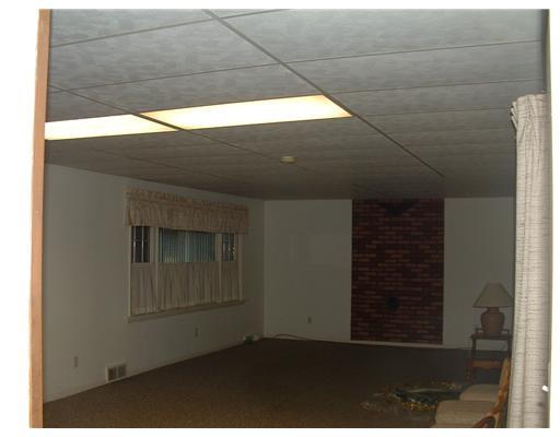 1814 Pulaski Road New Castle, PA 16105 - Photo 6 of 18 Living Room.