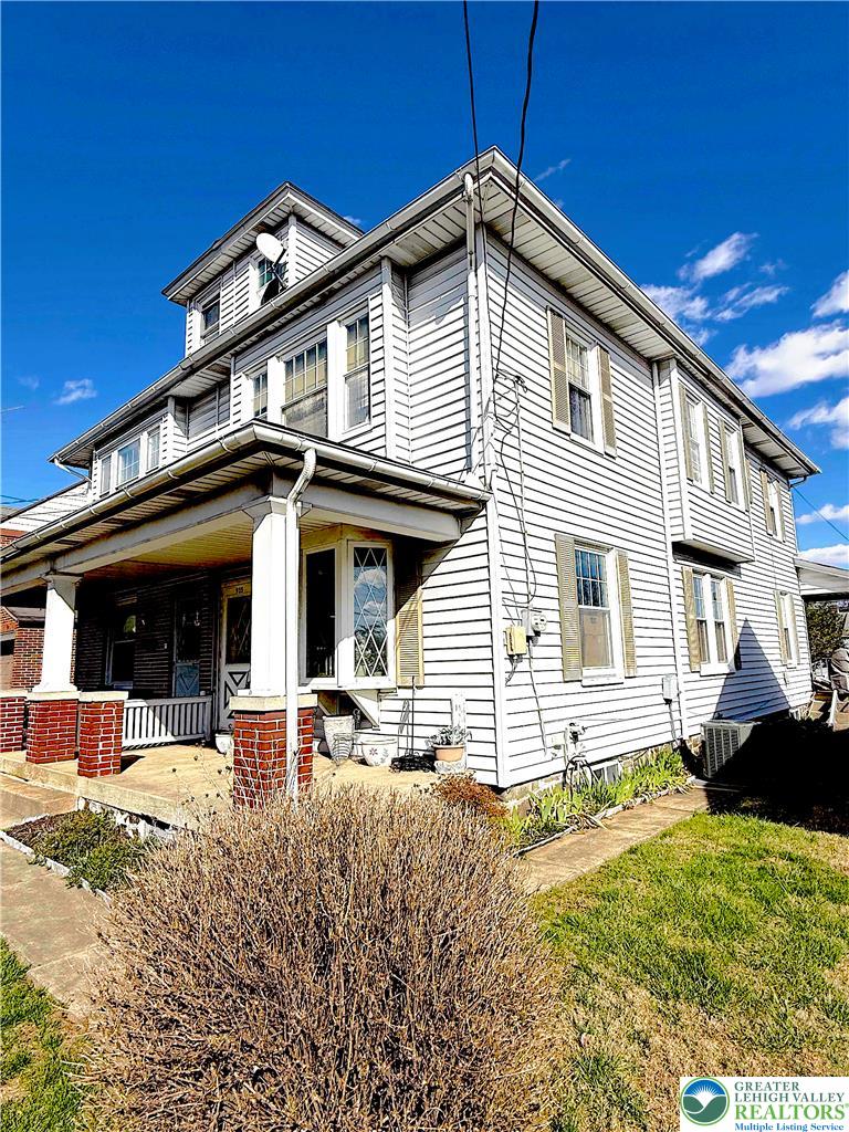 935 Easton Road Hellertown, PA 18055 - Photo 2 of 29 a front view of a house with a yard