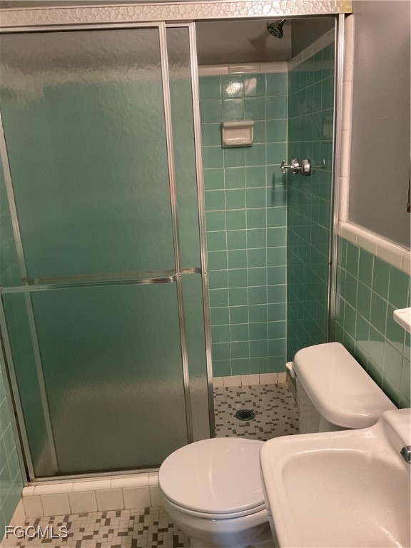 2544 First Street, Unit 202 Fort Myers, FL 33901 - Photo 14 of 20 a bathroom with a toilet and a shower