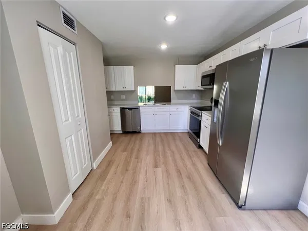 $1,700 | 4102 Southeast 19th Place, Unit 3, Cape Coral, FL 33904