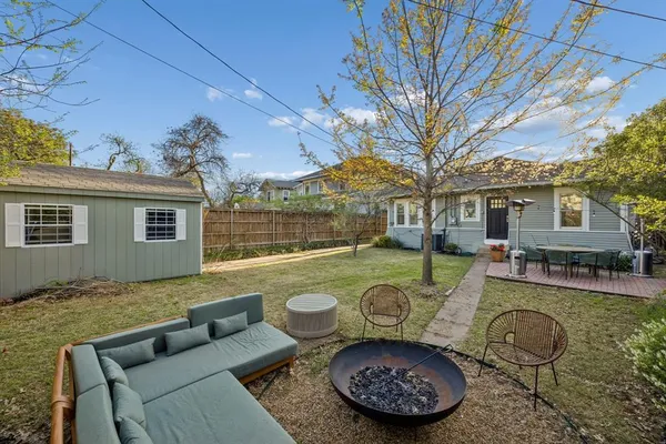 a view of a couches in patio of back yard