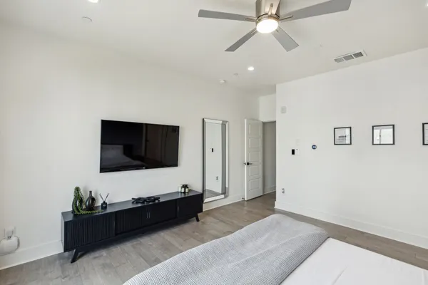 $4,500 | 422 West 9th Street, Unit 106, Dallas, TX 75208